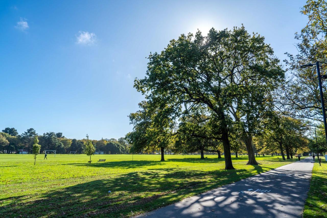 基督城King Bed On Hagley Park Corner In The Cbd公寓 外观 照片